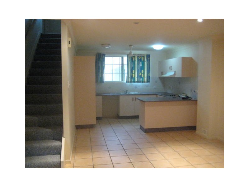 1/105 Tully Street, South Townsville QLD 4810