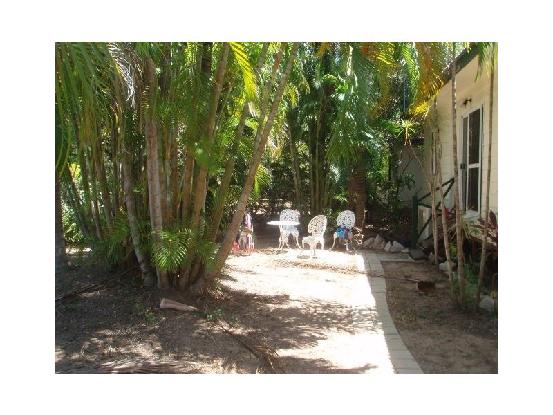 25 Yates St Nelly Bay, Magnetic Island QLD 4819