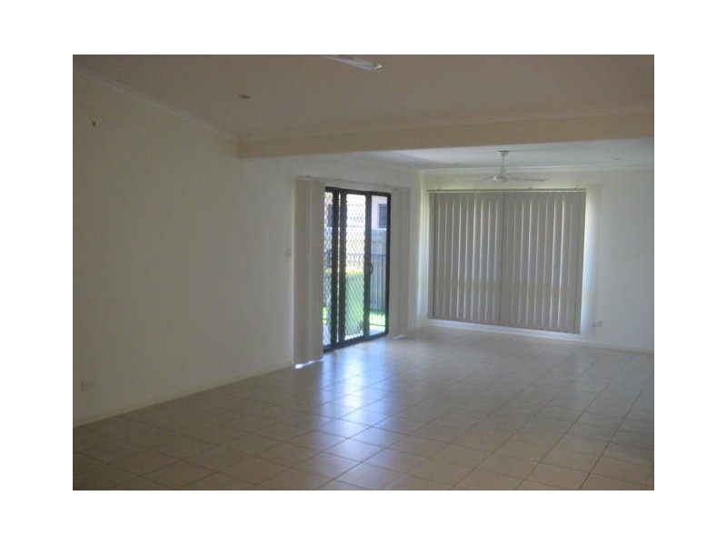 17 Waterfront Parade, Idalia QLD 4811