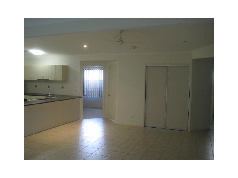 17 Waterfront Parade, Idalia QLD 4811