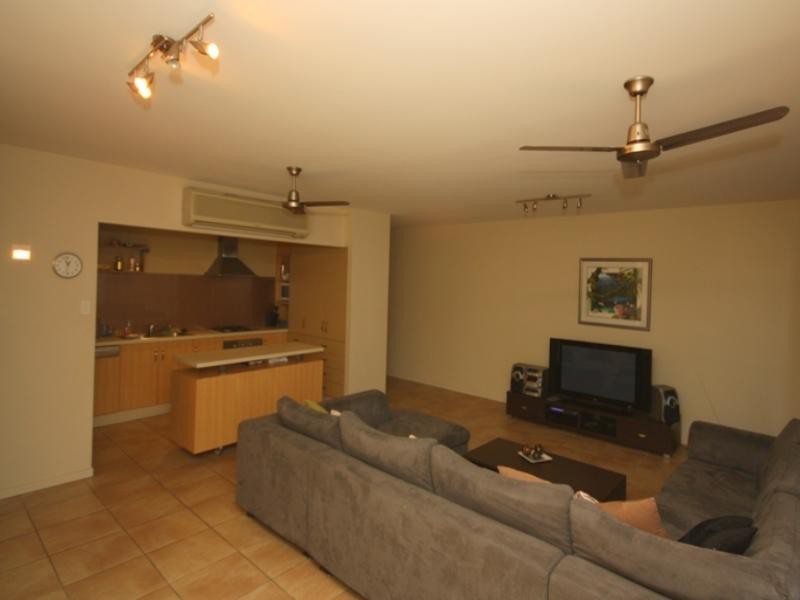 2/237 Riverside Boulevard, Douglas QLD 4354