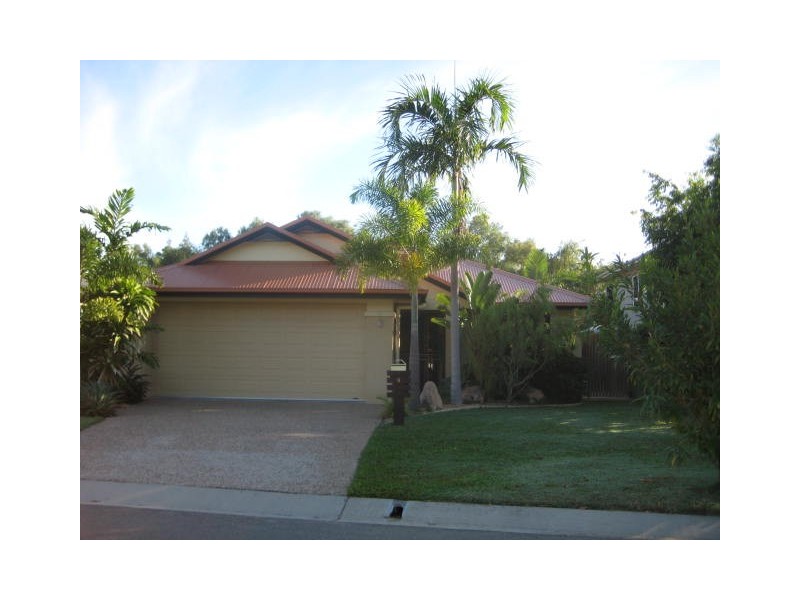 9  Riverbend Drive, Douglas QLD 4354