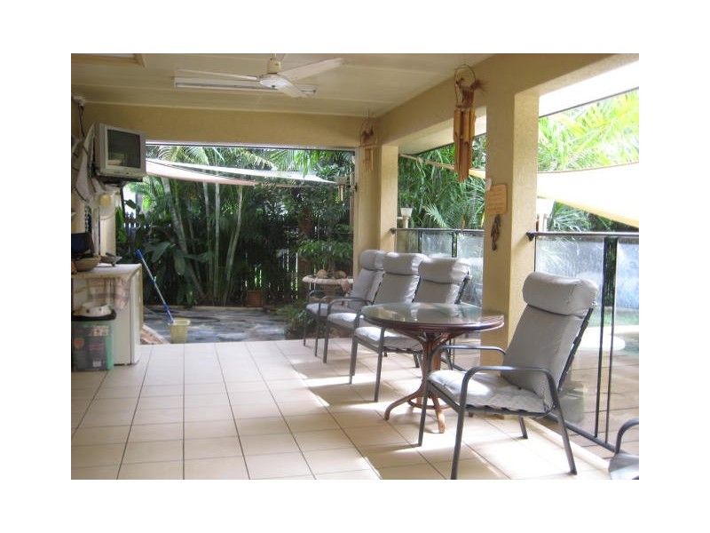 9  Riverbend Drive, Douglas QLD 4354