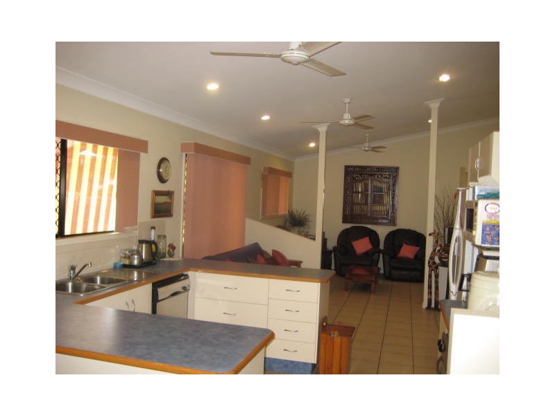 9  Riverbend Drive, Douglas QLD 4354