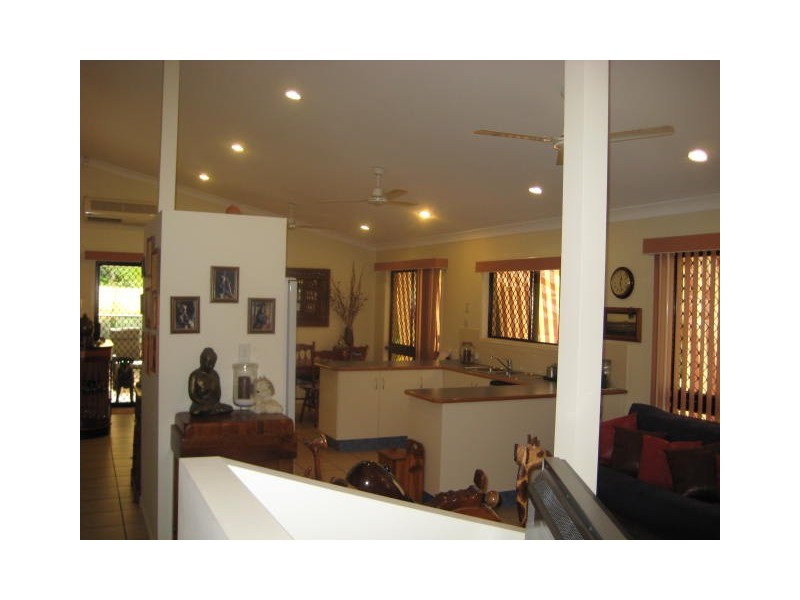 9  Riverbend Drive, Douglas QLD 4354