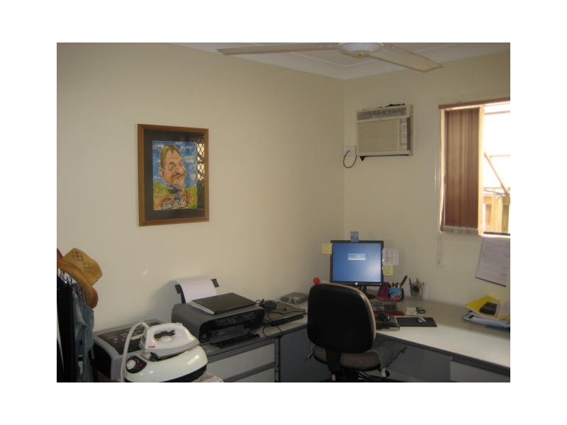 9  Riverbend Drive, Douglas QLD 4354