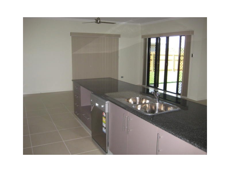 16 Mariala Court, Bushland Beach QLD 4818