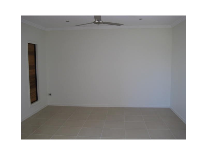 16 Mariala Court, Bushland Beach QLD 4818