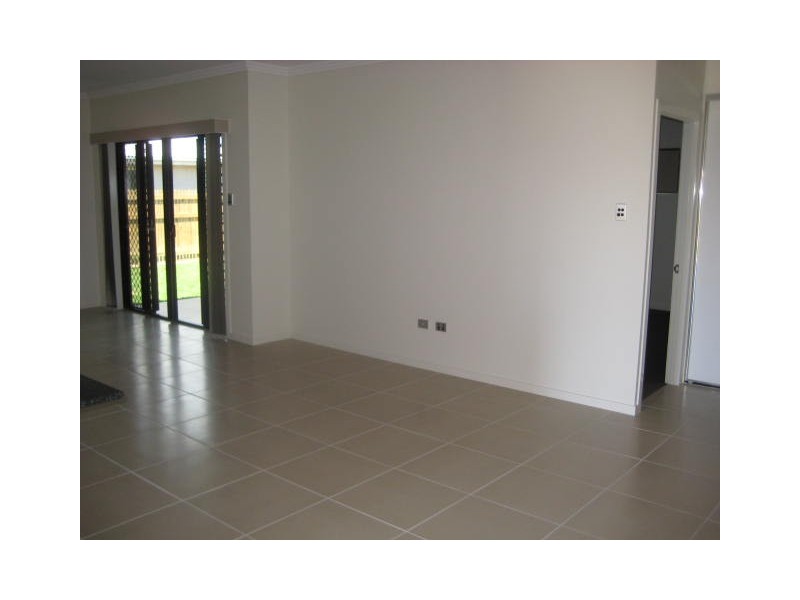 16 Mariala Court, Bushland Beach QLD 4818