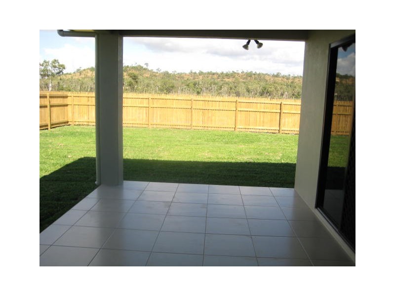 16 Mariala Court, Bushland Beach QLD 4818