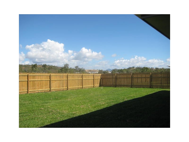 16 Mariala Court, Bushland Beach QLD 4818