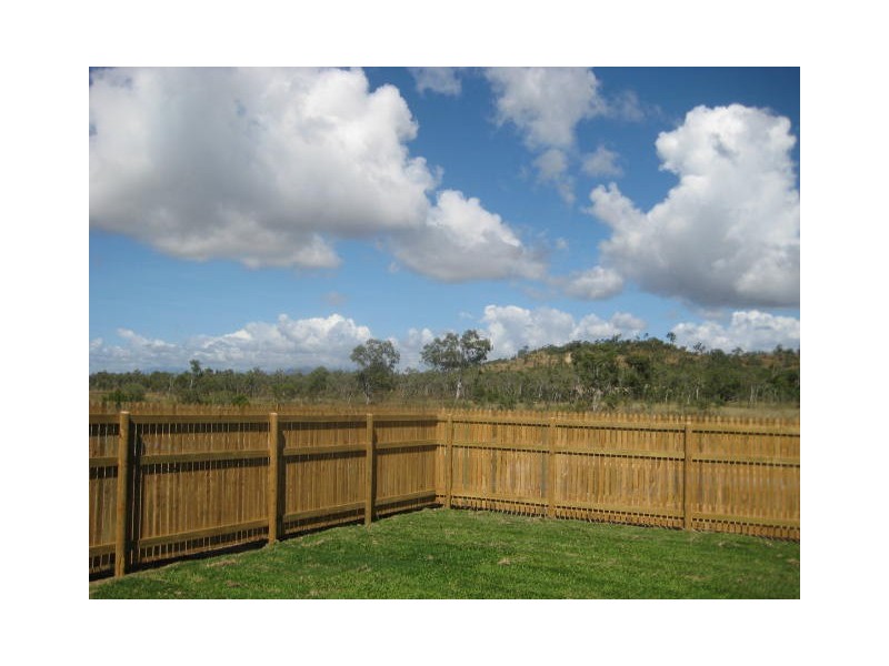 16 Mariala Court, Bushland Beach QLD 4818