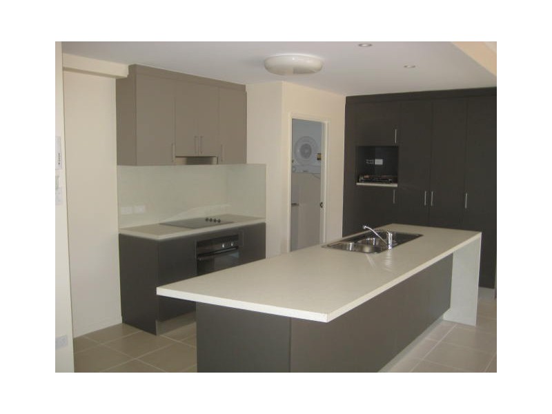 2/11 Crauford Street, Townsville West QLD 4810