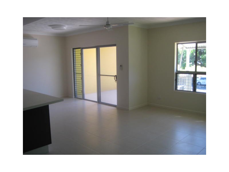 2/11 Crauford Street, Townsville West QLD 4810