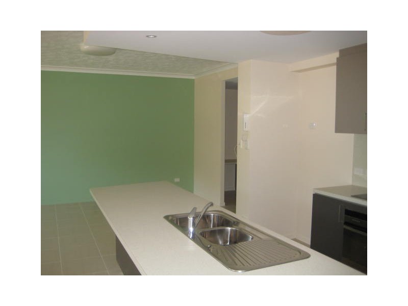 2/11 Crauford Street, Townsville West QLD 4810