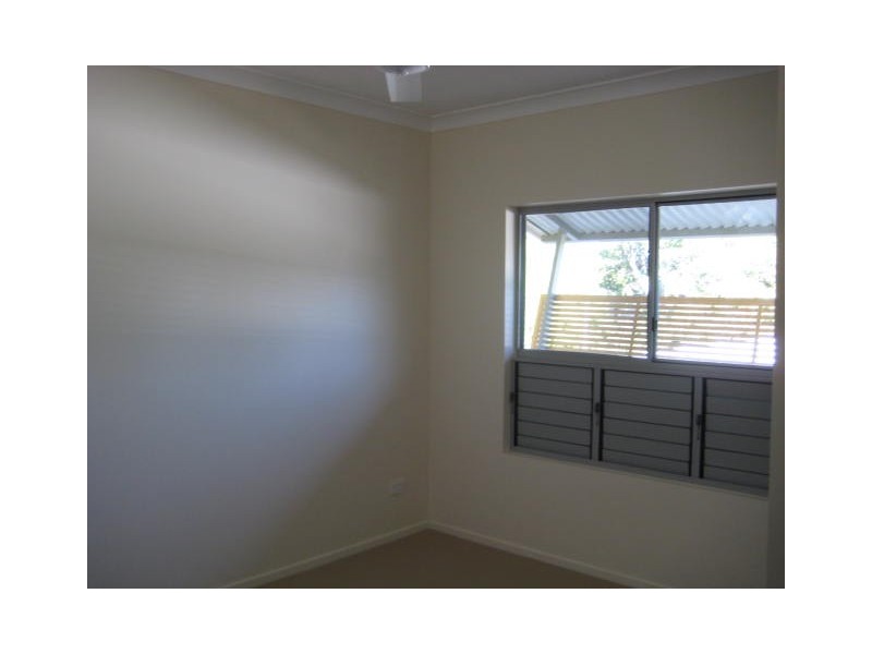 2/11 Crauford Street, Townsville West QLD 4810