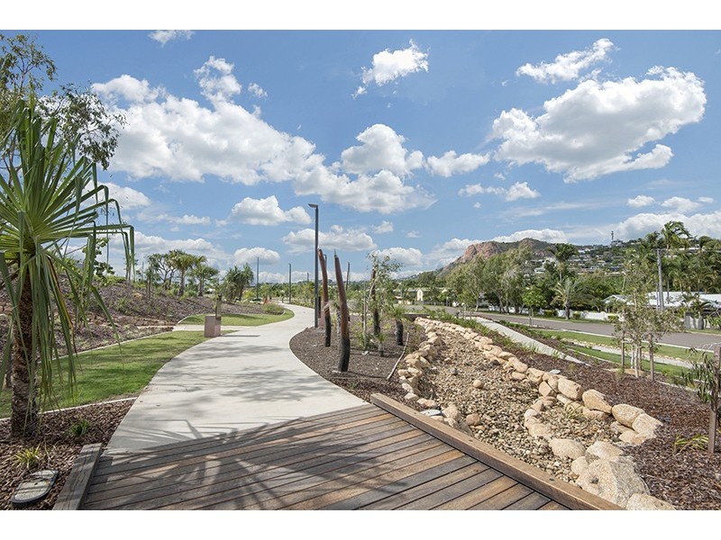 1/120 The Strand, North Ward QLD 4810