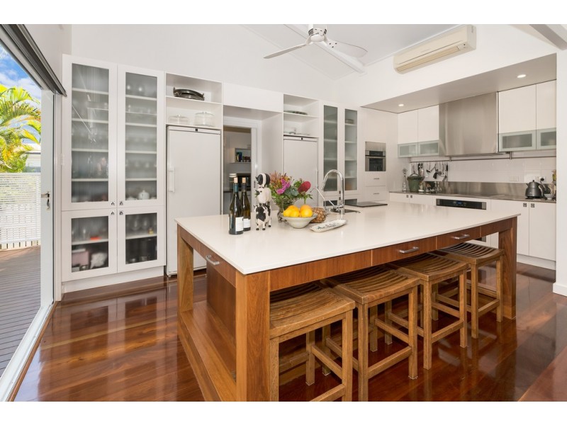 27 Alexandra Street, North Ward QLD 4810