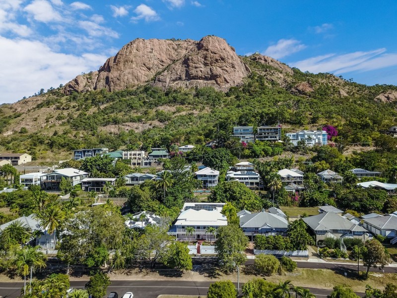 27 Alexandra Street, North Ward QLD 4810