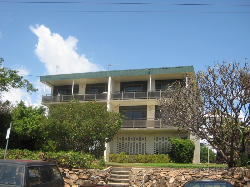 2/11 Herbert Street, North Ward QLD 4810