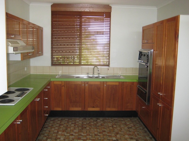 2/11 Herbert Street, North Ward QLD 4810