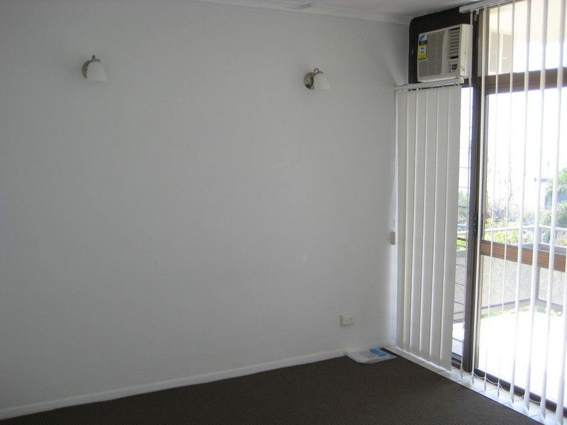 2/11 Herbert Street, North Ward QLD 4810