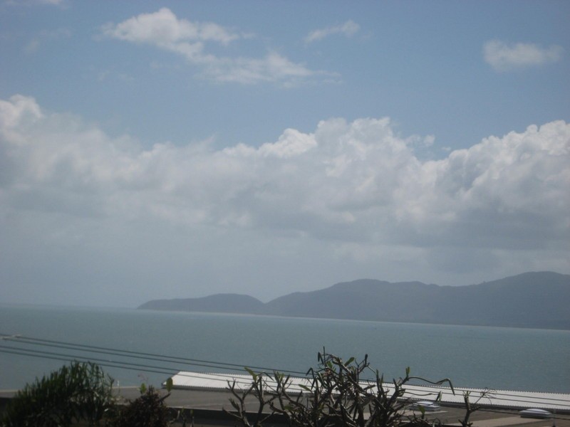 2/11 Herbert Street, North Ward QLD 4810