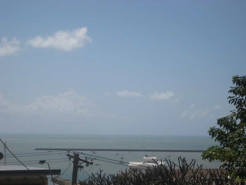 2/11 Herbert Street, North Ward QLD 4810