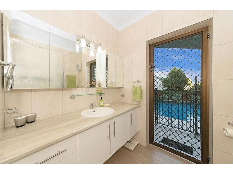 6 Edinburgh Court, Castle Hill QLD 4810