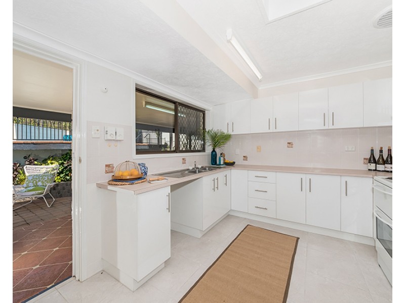 1 St James Drive, Belgian Gardens QLD 4810