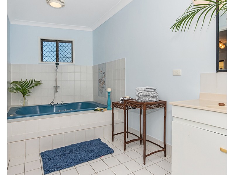 1 St James Drive, Belgian Gardens QLD 4810