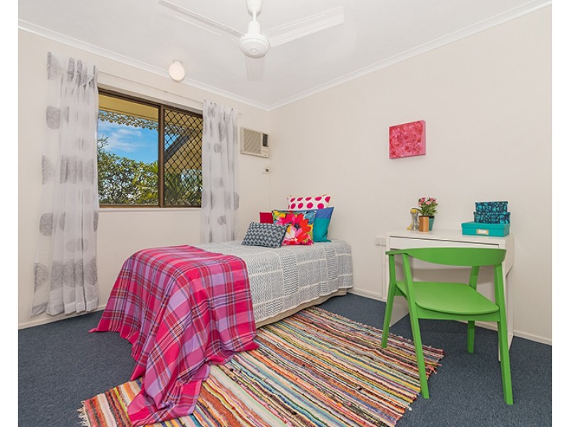 1 St James Drive, Belgian Gardens QLD 4810