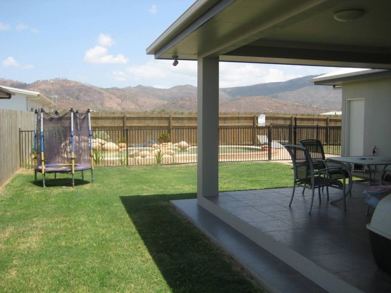 8 Newhaven Place, Idalia QLD 4811