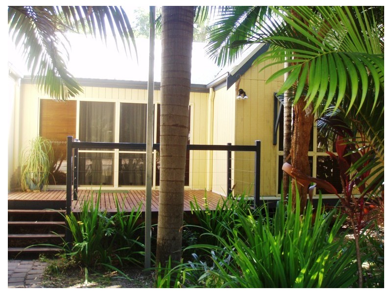 14 Granite Street, Picnic Bay, Magnetic Island QLD 4819