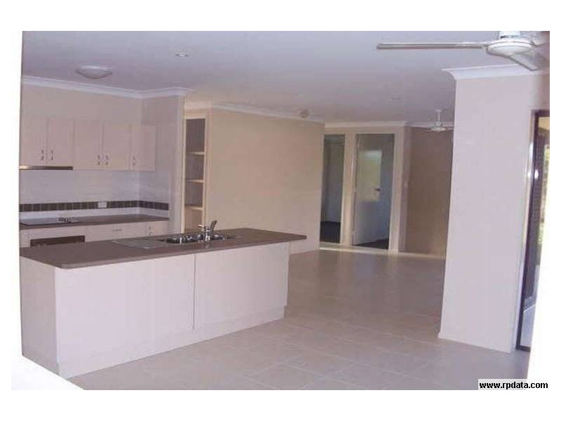 33 Anchorage Circuit, Bushland Beach QLD 4818