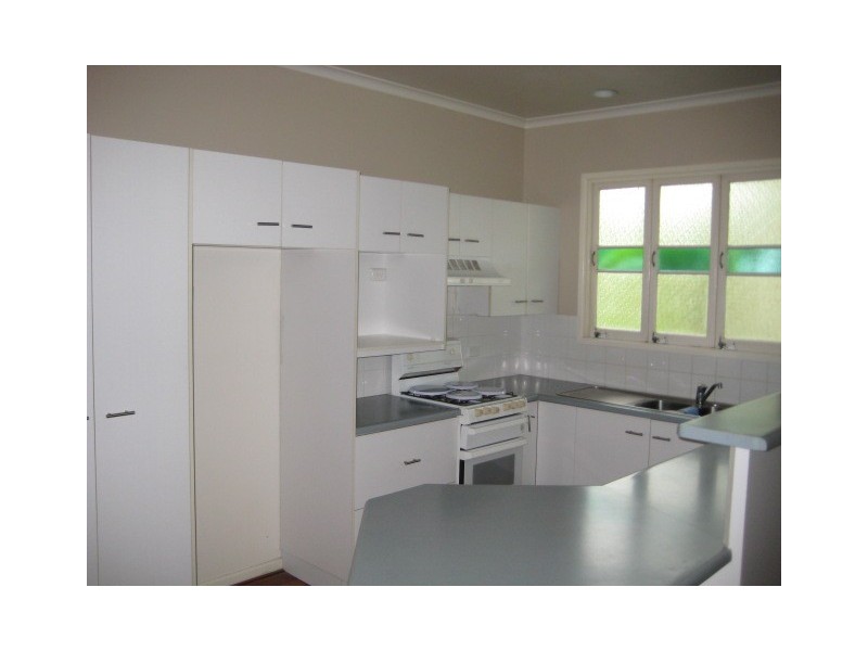 18 Fifth Street, Railway Estate QLD 4810