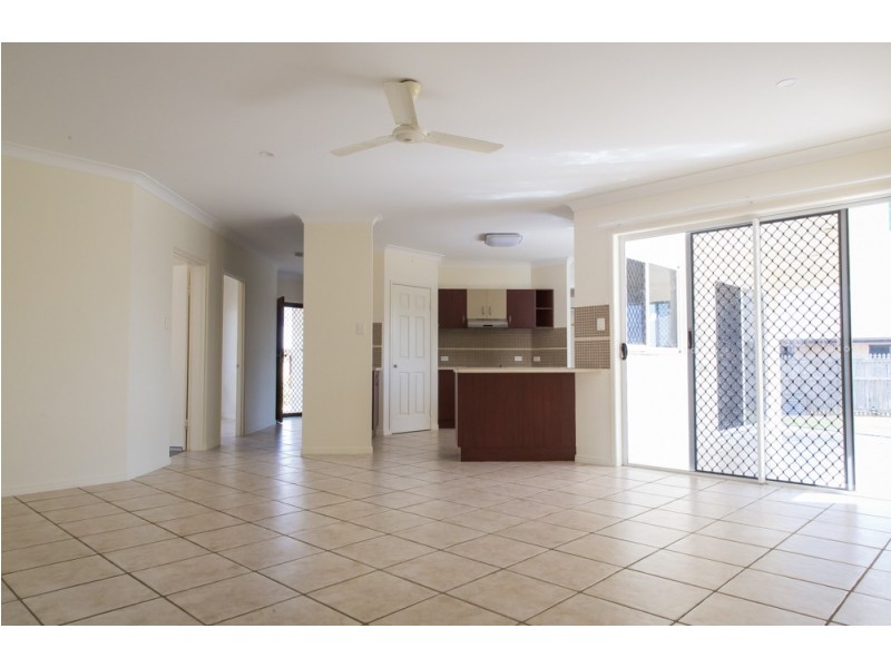 24 St Albans, Mount Louisa QLD 4814