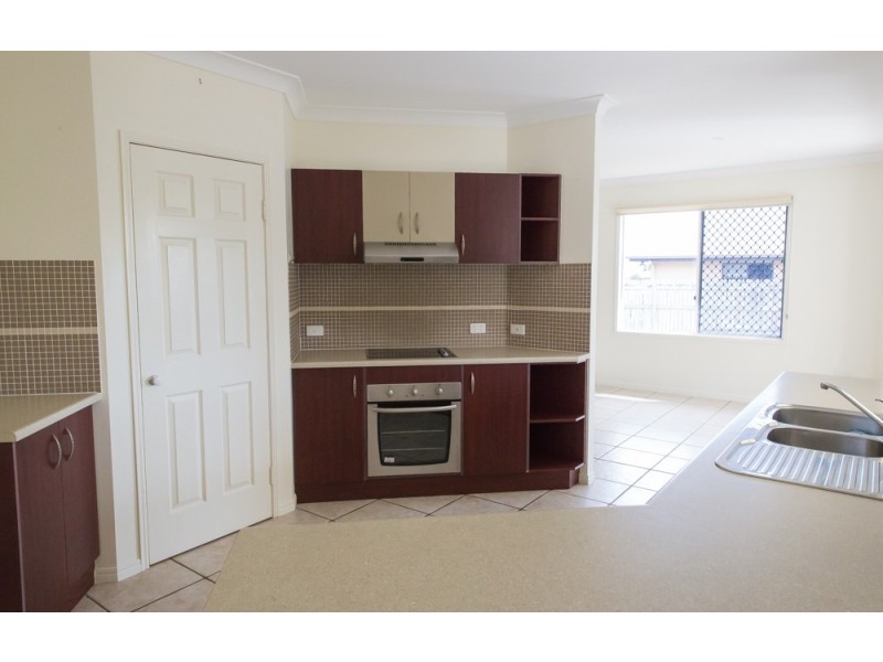 24 St Albans, Mount Louisa QLD 4814