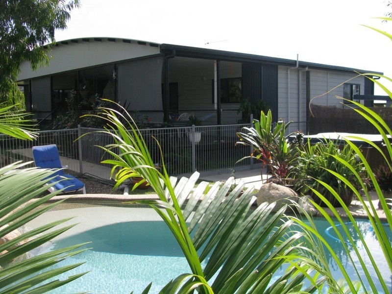 9 Pirie Street Horseshoe Bay, Magnetic Island QLD 4819