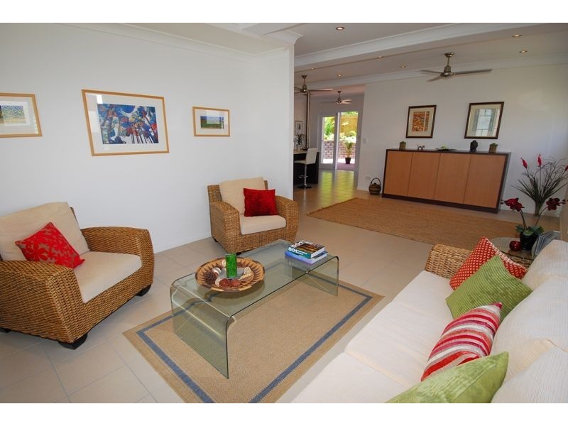 9 Hubert St, South Townsville QLD 4810