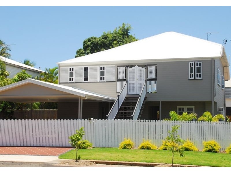 9 Hubert St, South Townsville QLD 4810