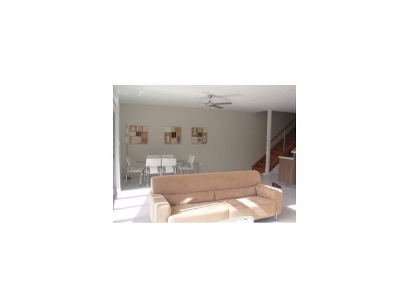 2/5 Terrace Place, Magnetic Island QLD 4819