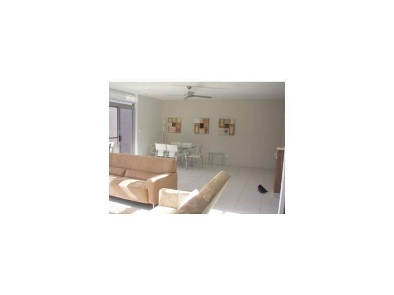 2/5 Terrace Place, Magnetic Island QLD 4819