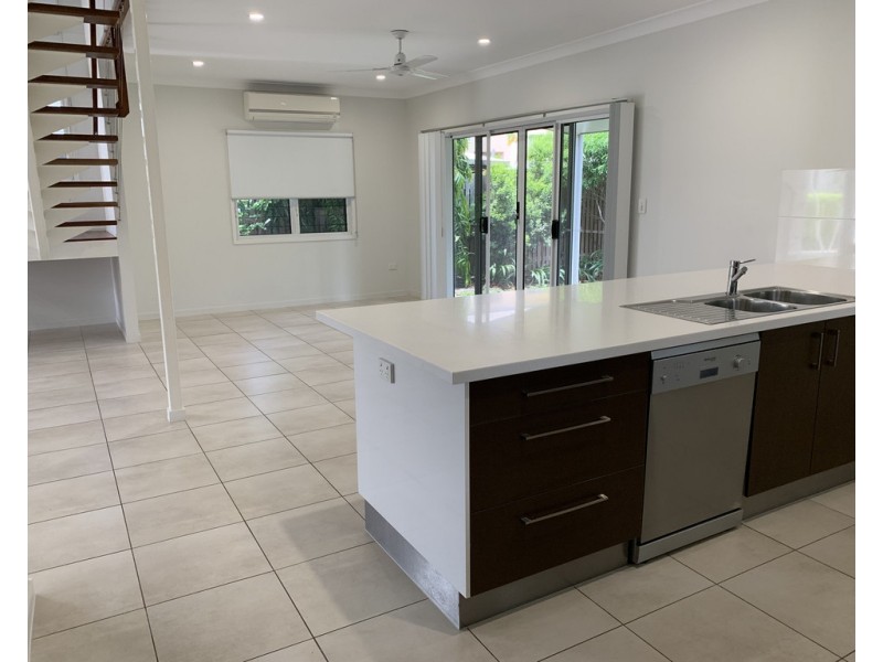 2/69a Cook Street, North Ward QLD 4810