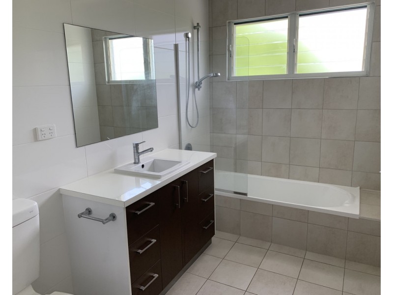 2/69a Cook Street, North Ward QLD 4810