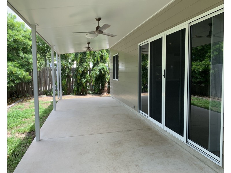 2/69a Cook Street, North Ward QLD 4810