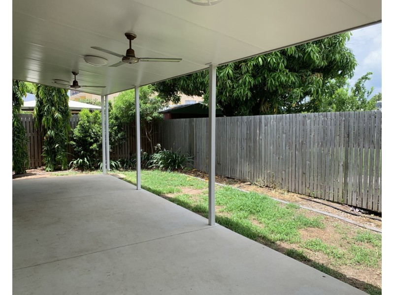2/69a Cook Street, North Ward QLD 4810