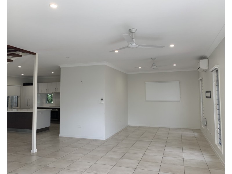 2/69a Cook Street, North Ward QLD 4810