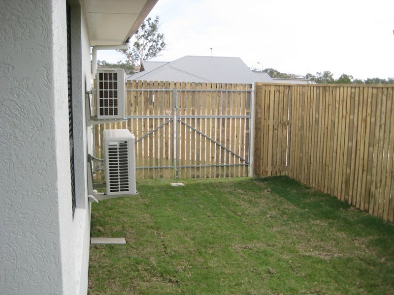 55 Rattray Street, Bushland Beach QLD 4818