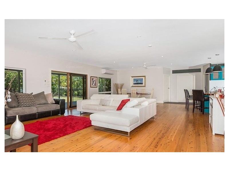 8 Anamari Court, Bushland Beach QLD 4818